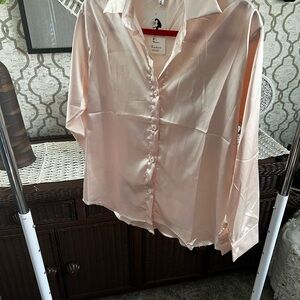 SILKY BLOUSE NWT, RUNS SMALL, THIS IS AN xl